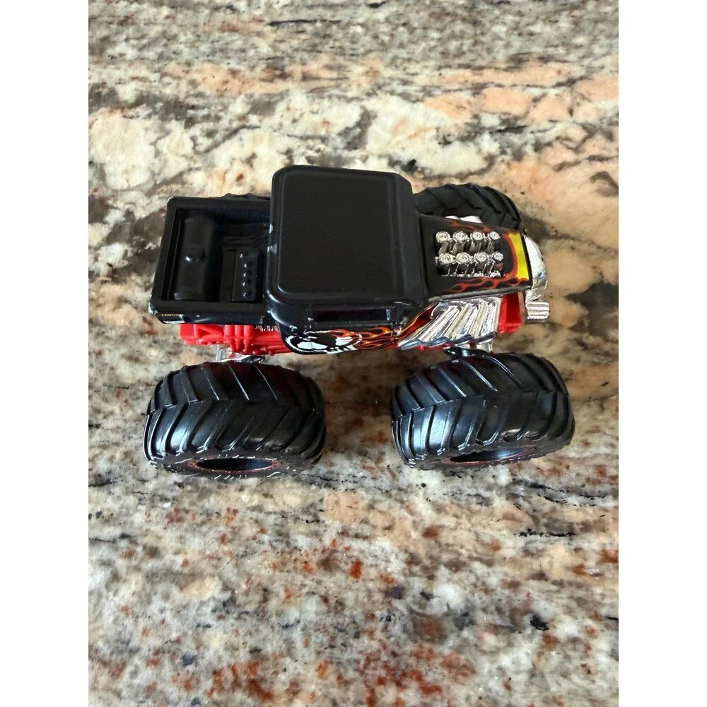 Hot Wheels Monster Jam ‘Bone Shaker’ 1:64 Monster Truck